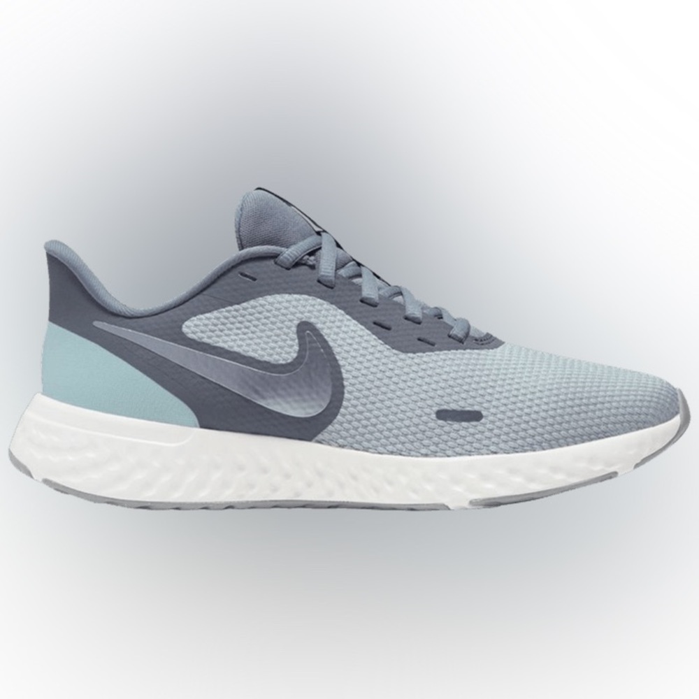 Nike Revolution 5 Women’s Running Shoes in Wolf Gray | Size 7.5 Wide